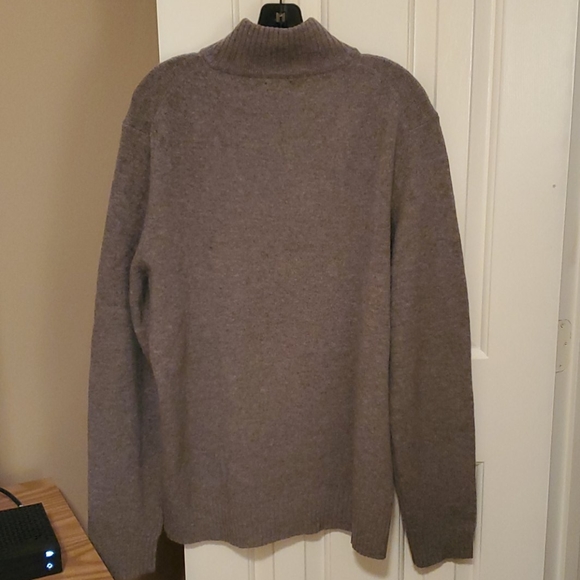 EUC Men's J. Crew half zip pullover - Picture 2 of 4